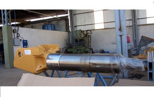 Reparación de cilindro y bastidor Bulldozer Caterpillar D10 – Industria Minera